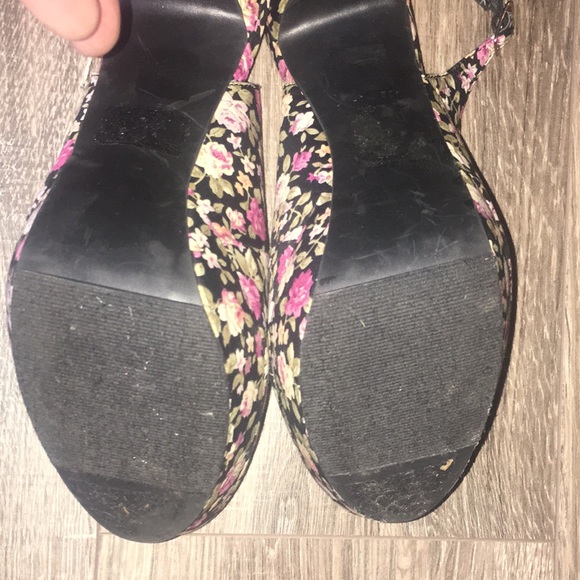 Forever 21 floral heels size 9 - Picture 3 of 3